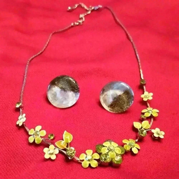 None Jewelry - Classy key lime green flower necklace and earrings set.